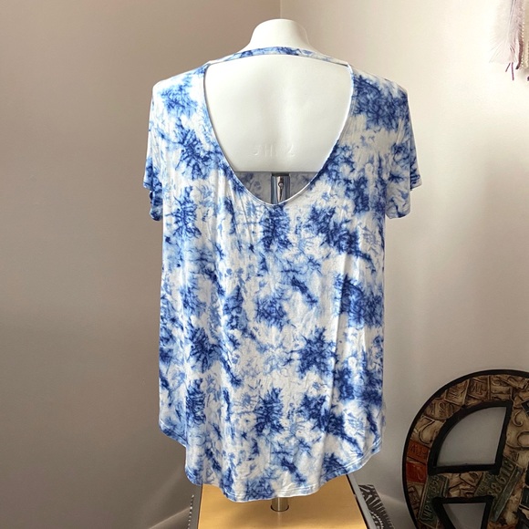 NWT Hollister Tie Dye Top Cut Out Back Size Medium - Picture 2 of 4